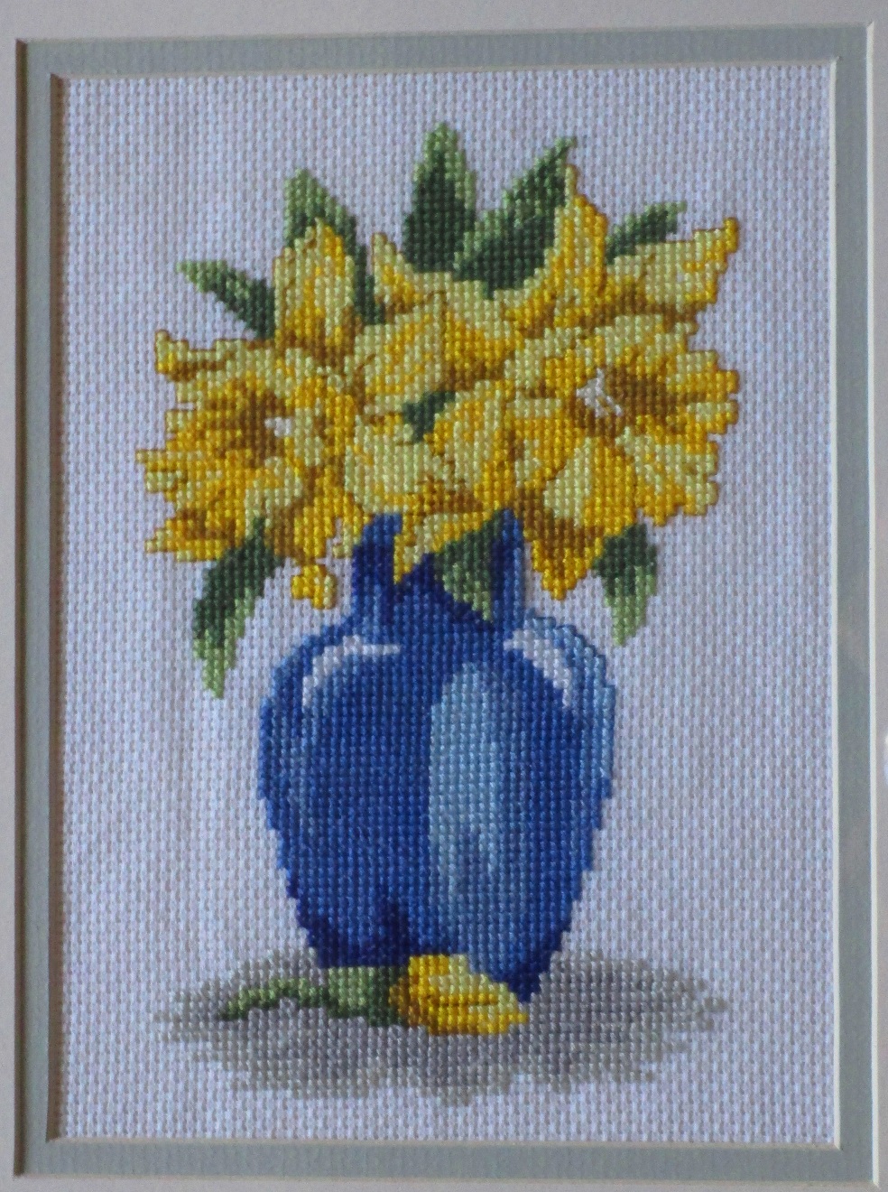 floral/flower cross stitch Daffodils  in a vase